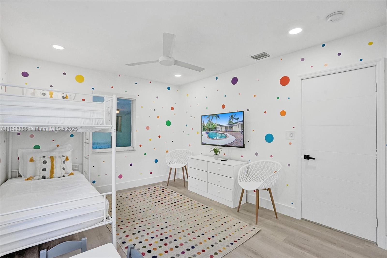 725 Harrison St Hollywood, FL 33019