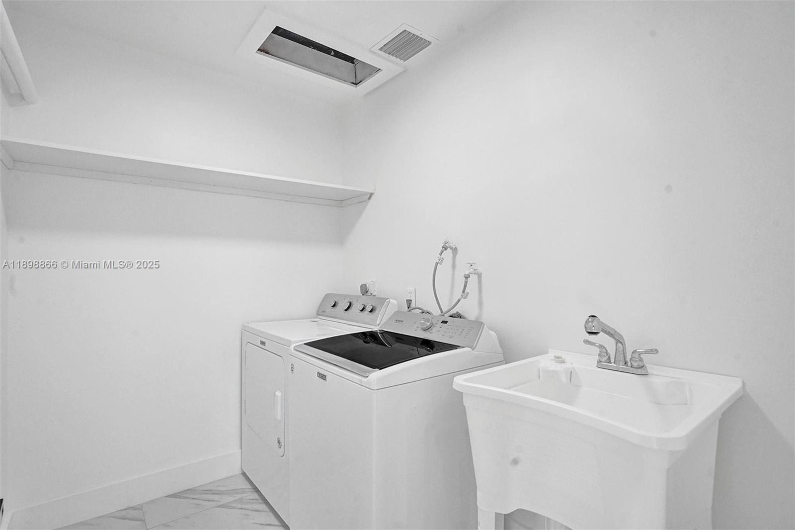 725 Harrison St Hollywood, FL 33019