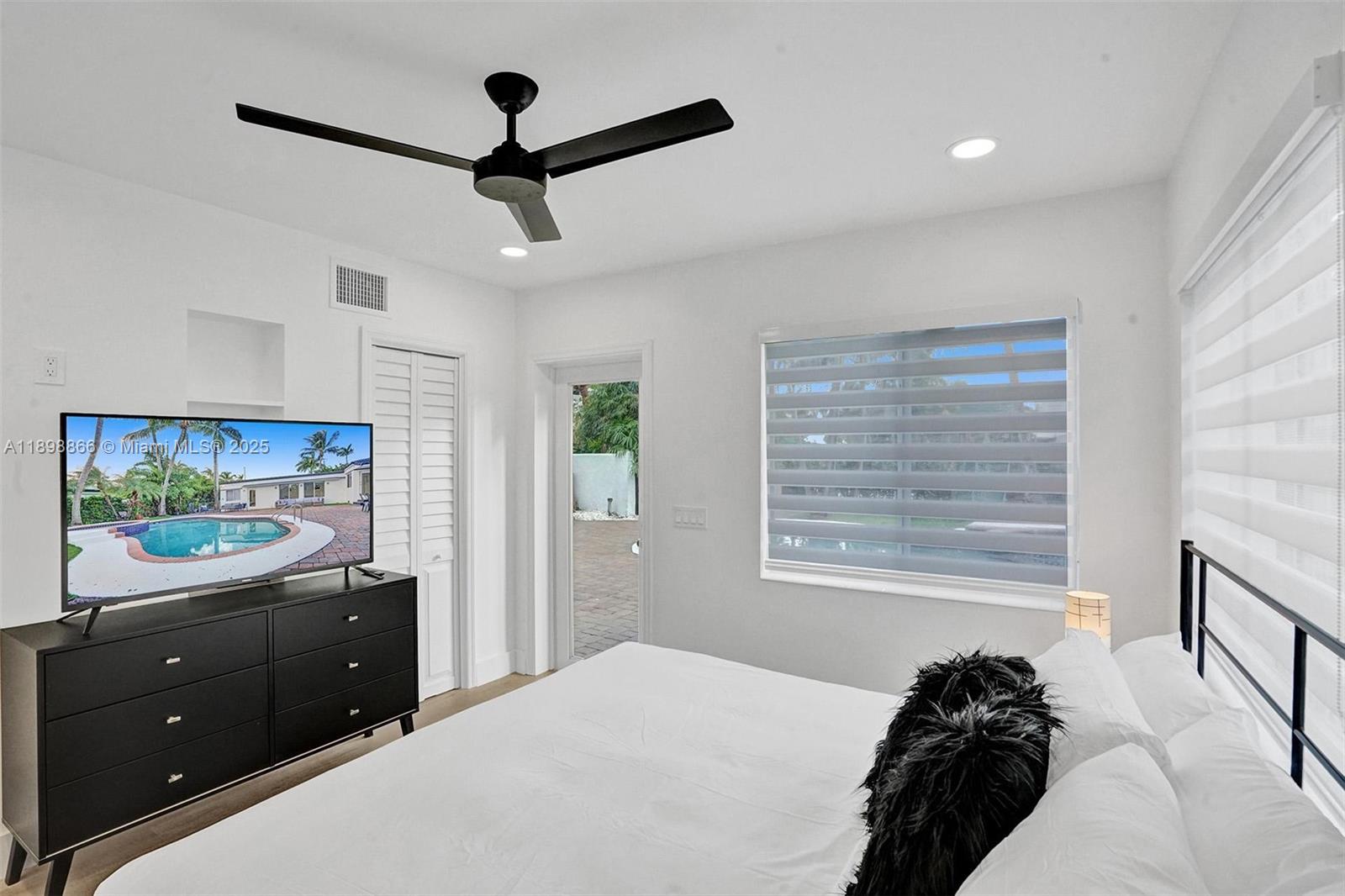 725 Harrison St Hollywood, FL 33019