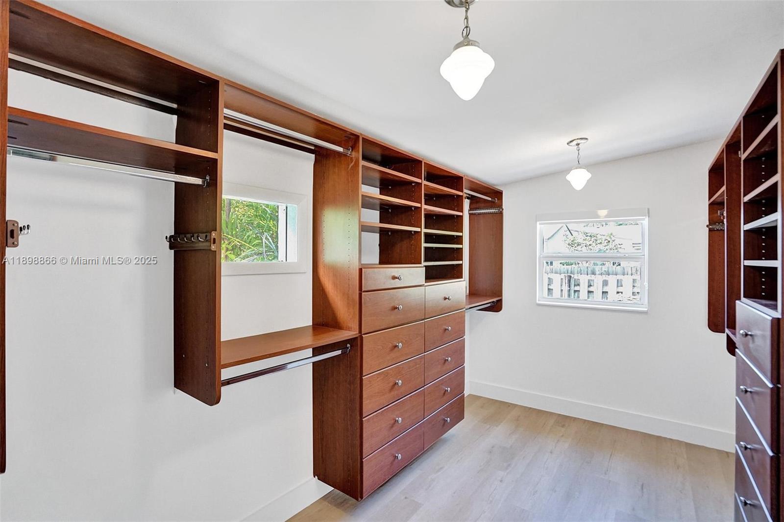 725 Harrison St Hollywood, FL 33019