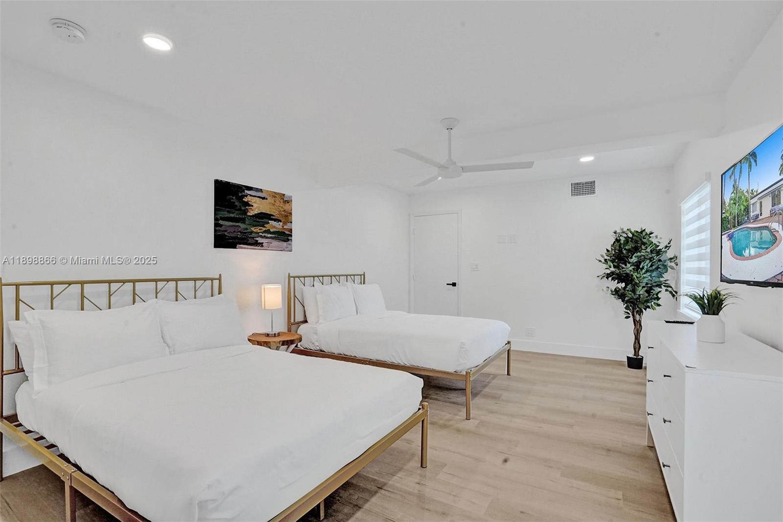 725 Harrison St Hollywood, FL 33019