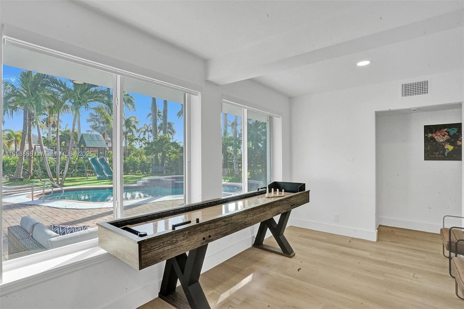 725 Harrison St Hollywood, FL 33019