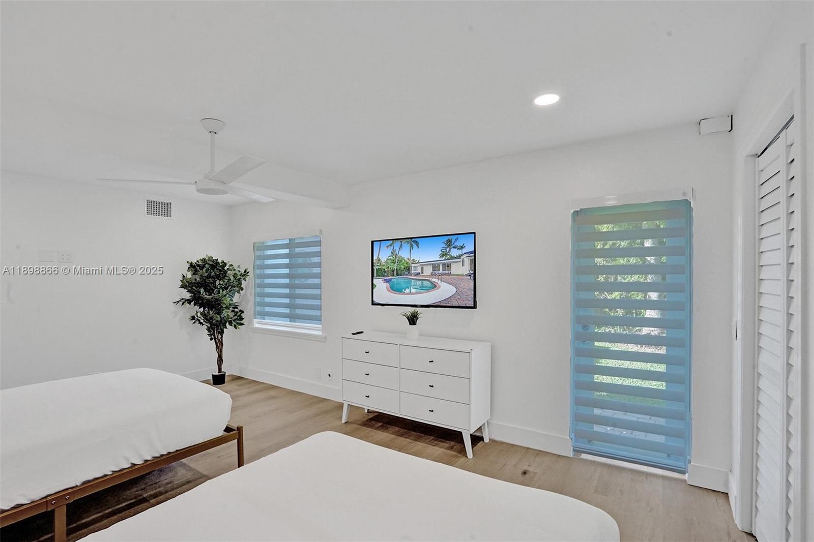 725 Harrison St Hollywood, FL 33019