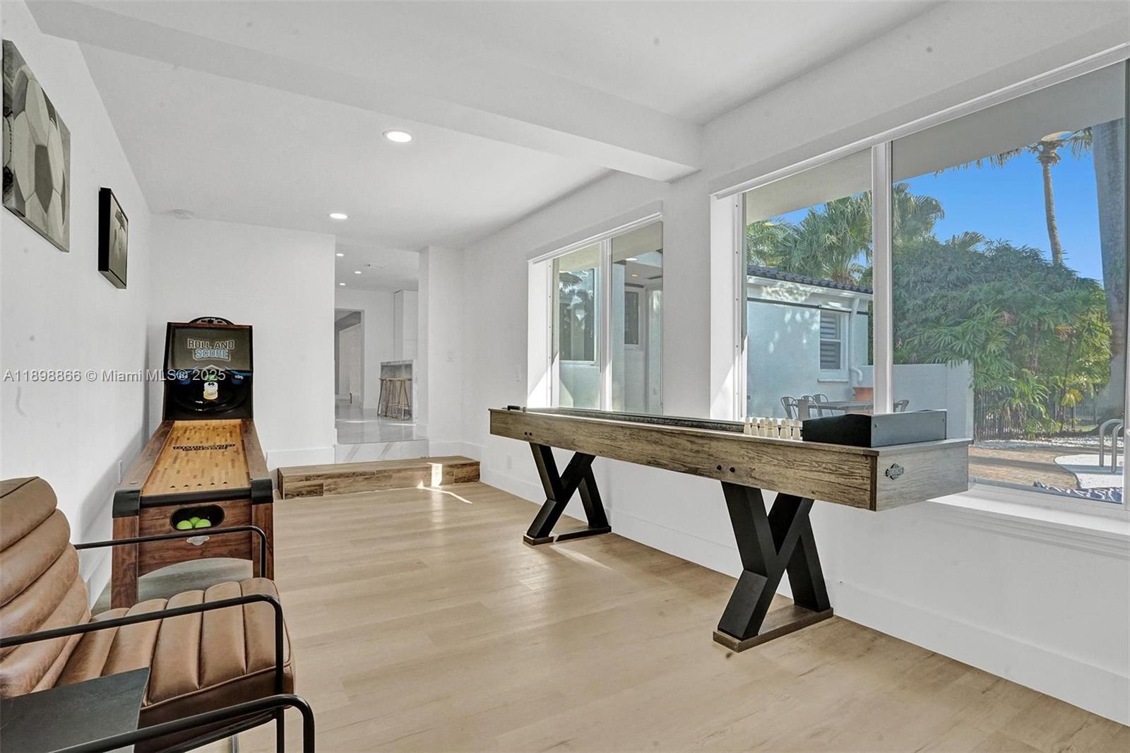 725 Harrison St Hollywood, FL 33019