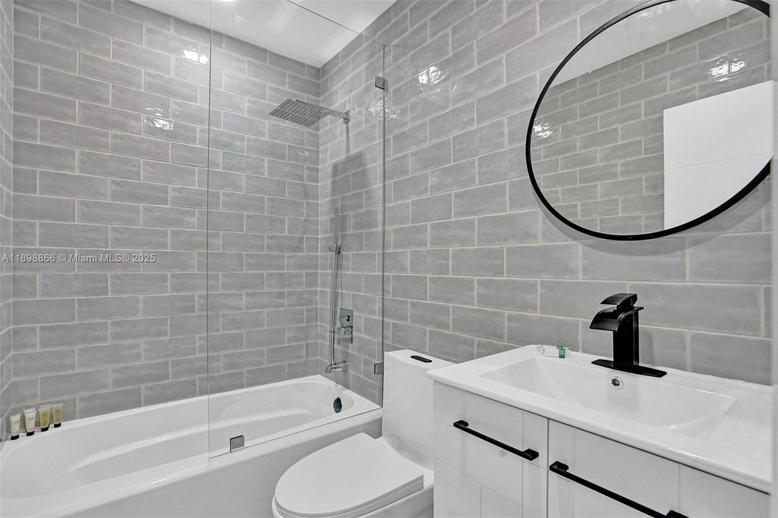 725 Harrison St Hollywood, FL 33019