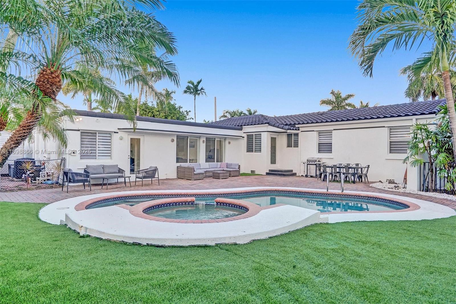 725 Harrison St Hollywood, FL 33019