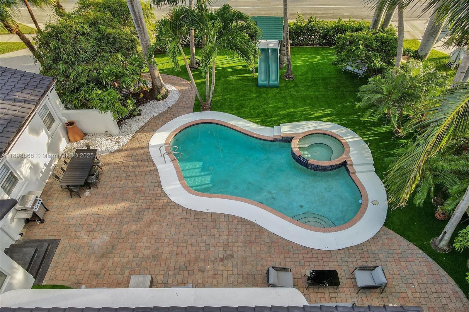 725 Harrison St Hollywood, FL 33019