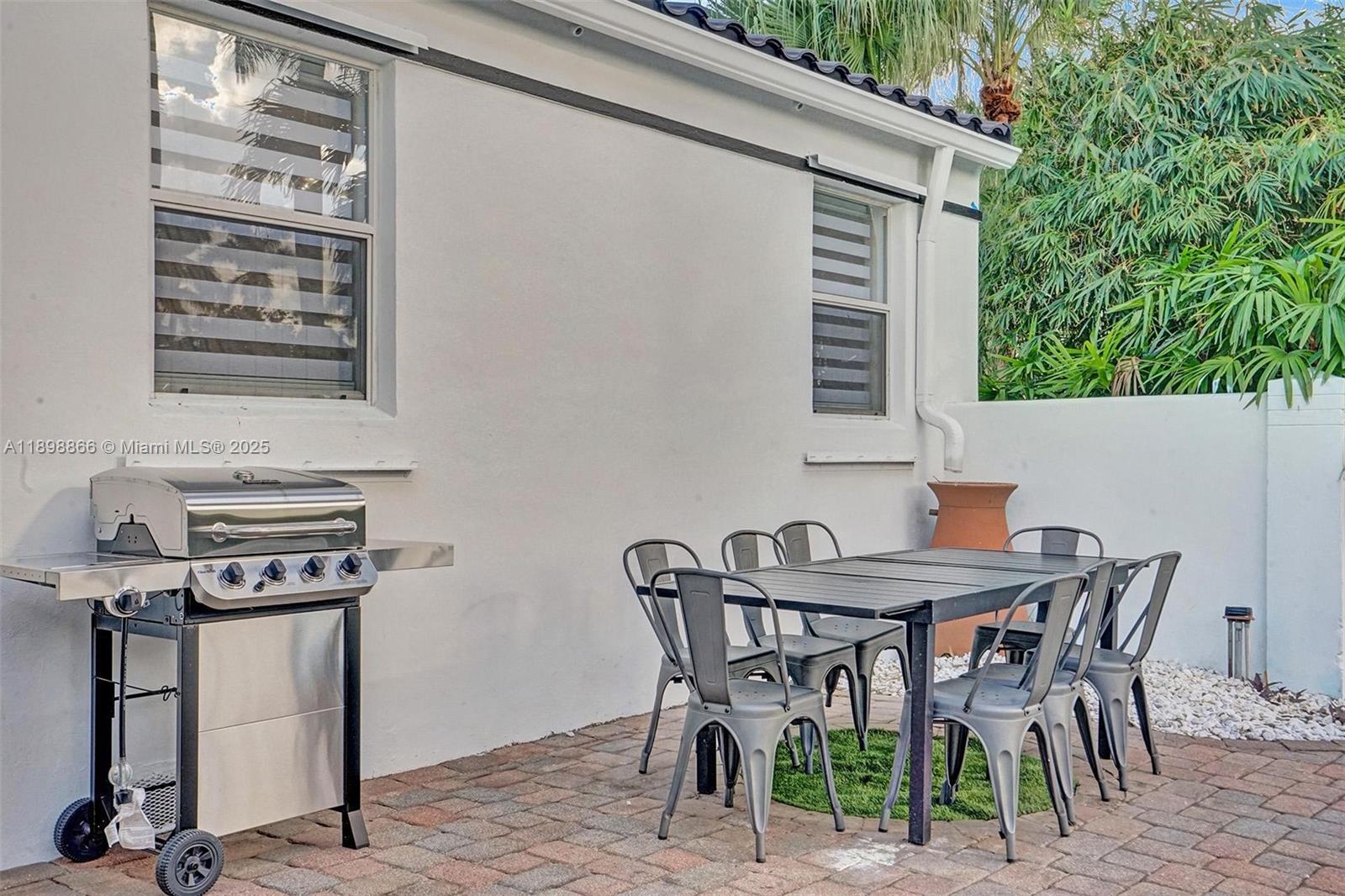 725 Harrison St Hollywood, FL 33019