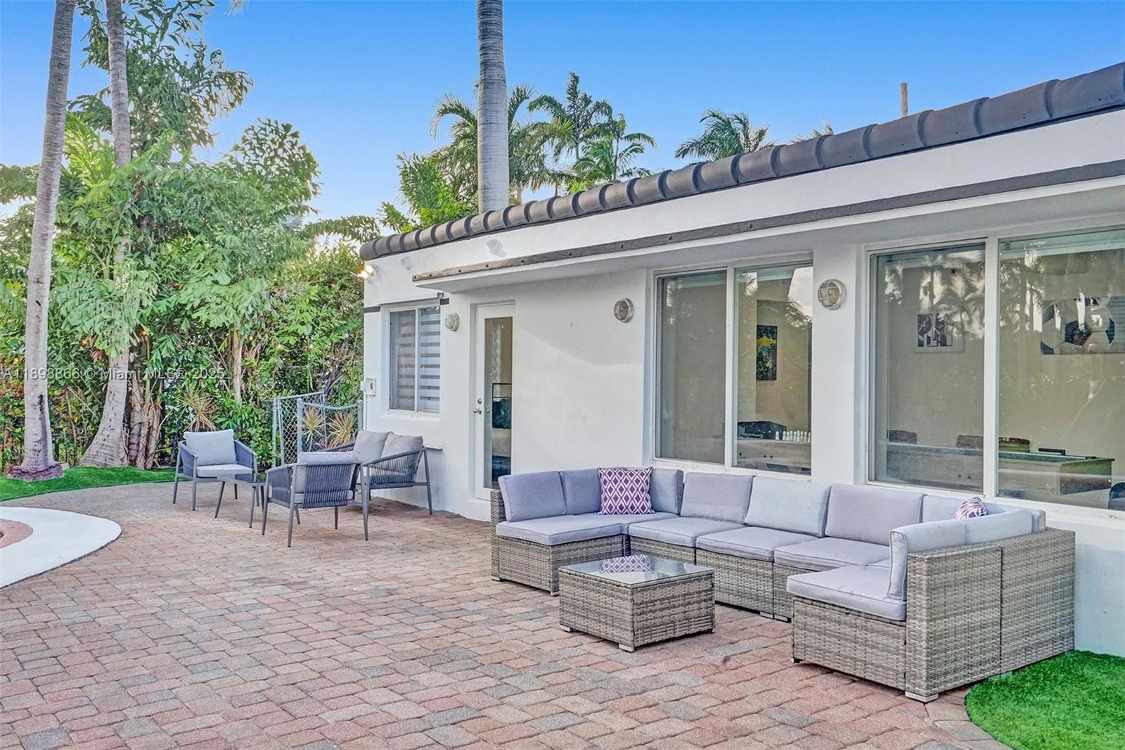 725 Harrison St Hollywood, FL 33019