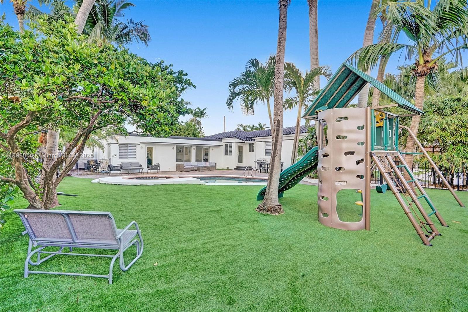 725 Harrison St Hollywood, FL 33019