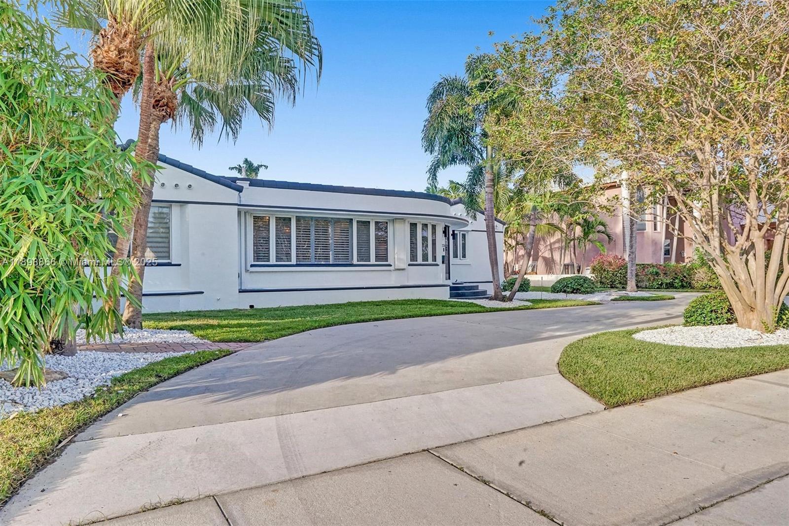 725 Harrison St Hollywood, FL 33019