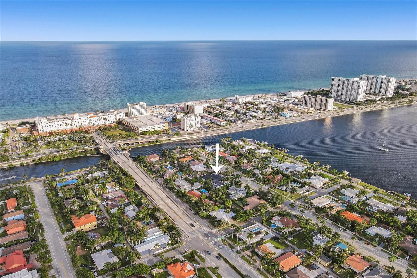 725 Harrison St Hollywood, FL 33019