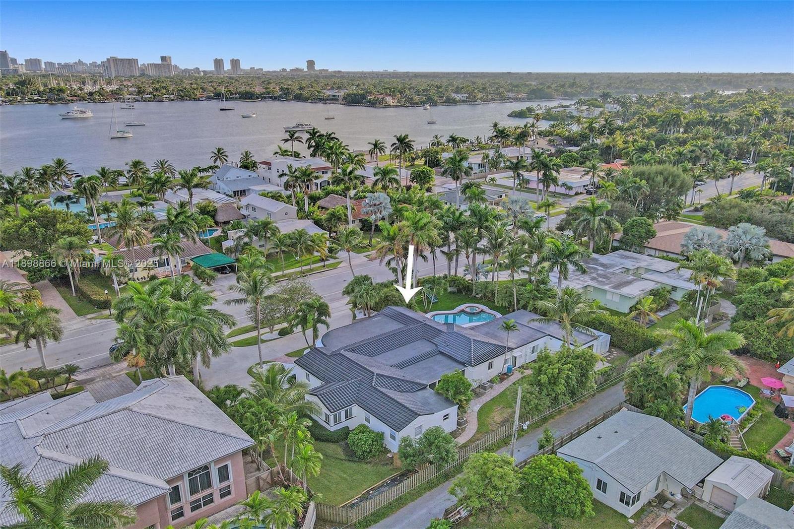 725 Harrison St Hollywood, FL 33019