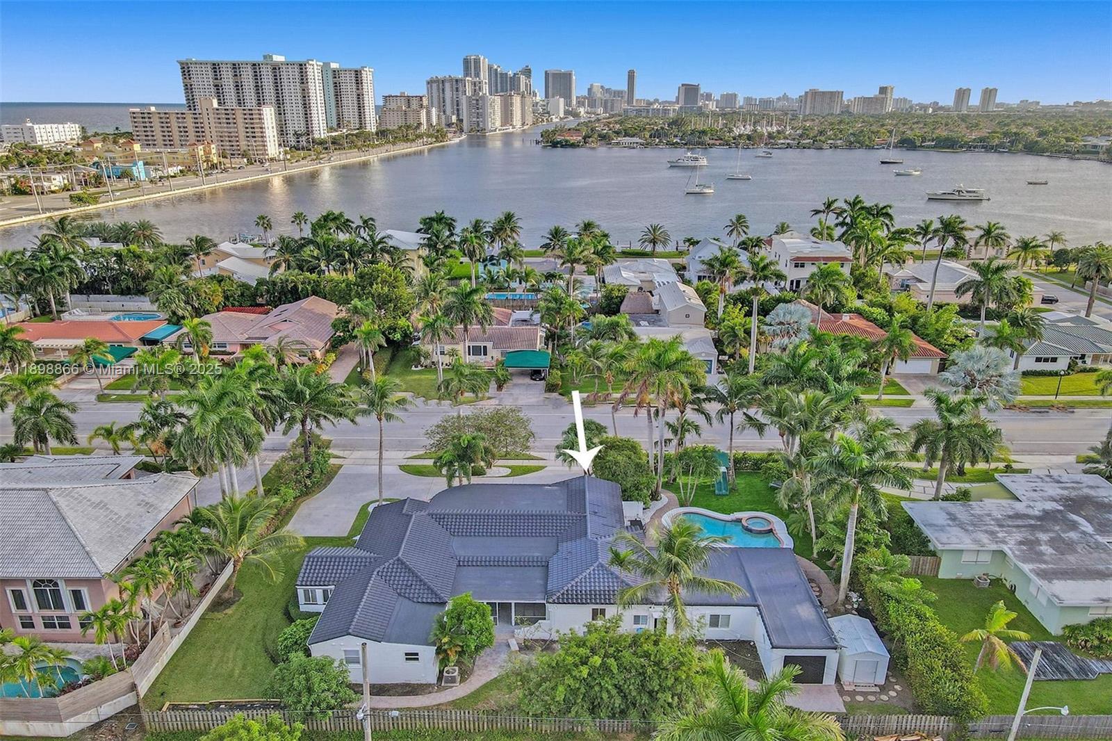 725 Harrison St Hollywood, FL 33019