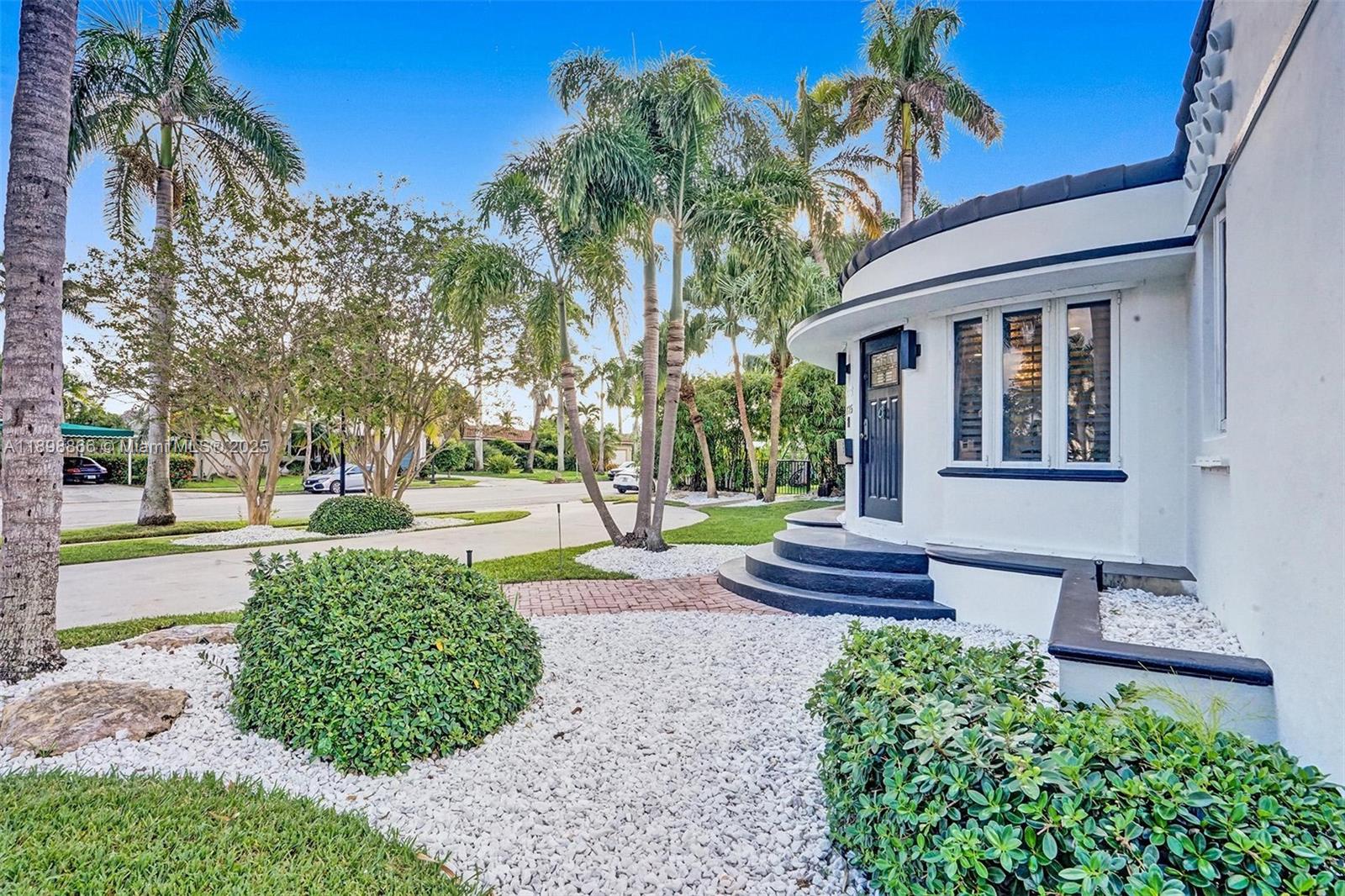 725 Harrison St Hollywood, FL 33019