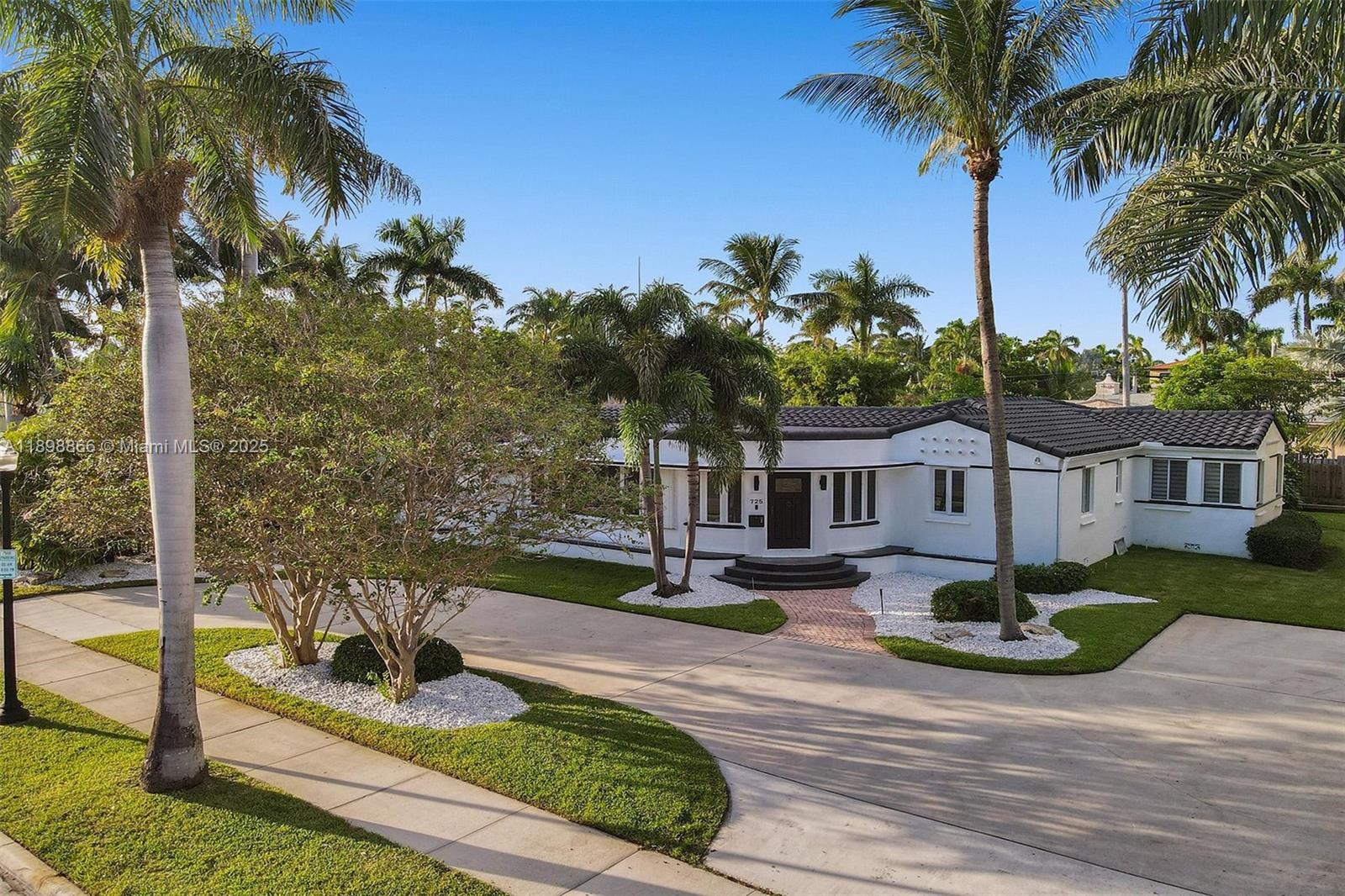 725 Harrison St Hollywood, FL 33019