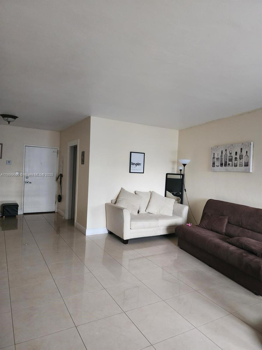 7441 Wayne Ave #3O
