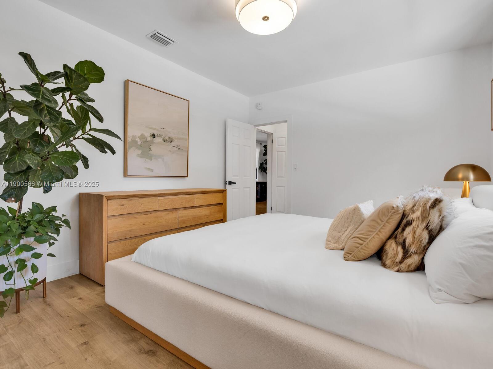 11504 NE 6th Ave Biscayne Park, FL 33161