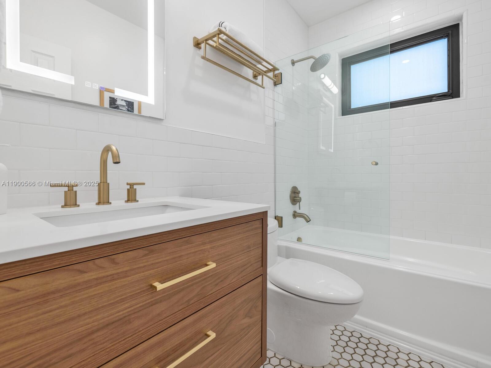 11504 NE 6th Ave Biscayne Park, FL 33161