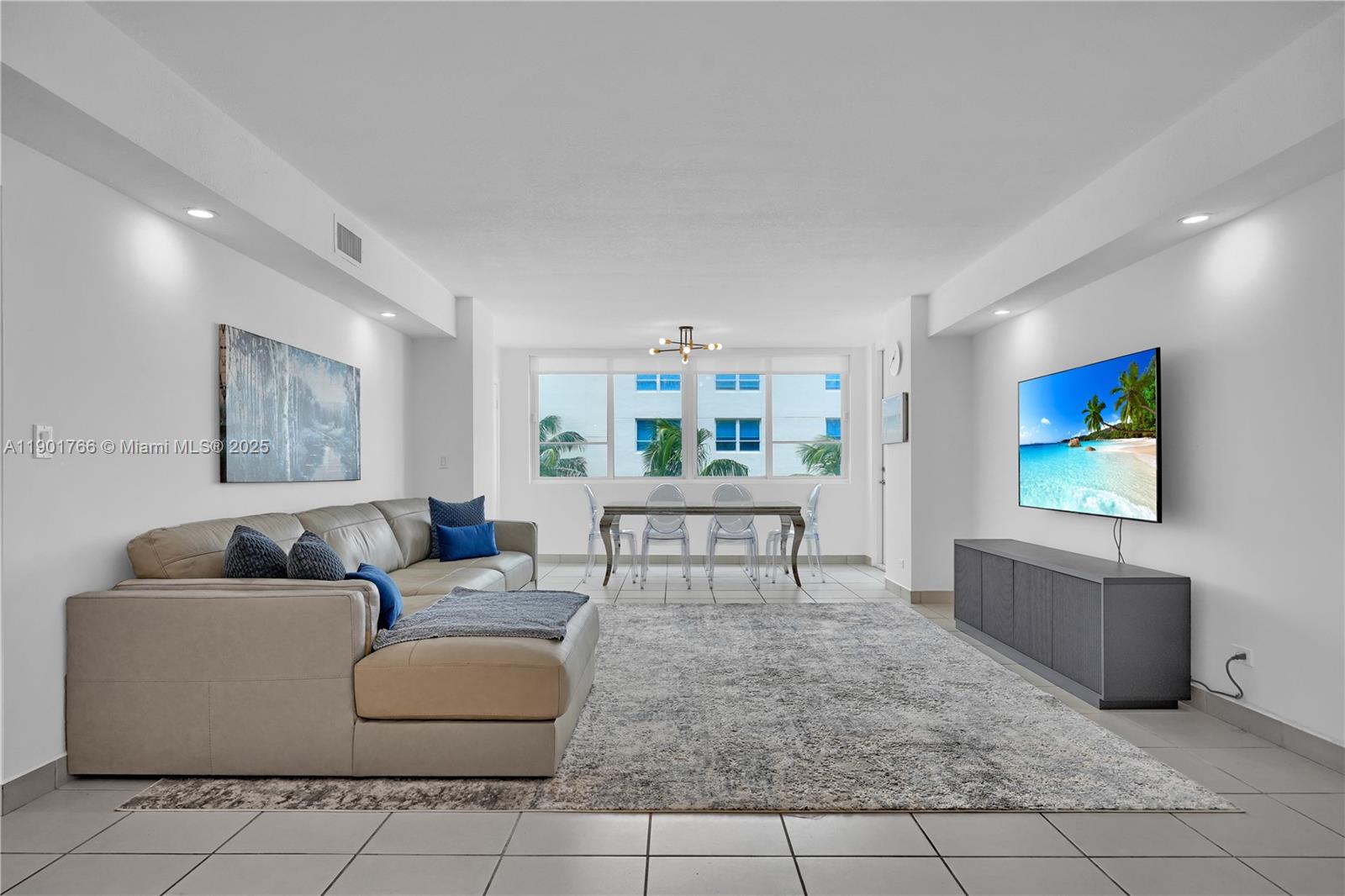 5005 Collins Ave #824
