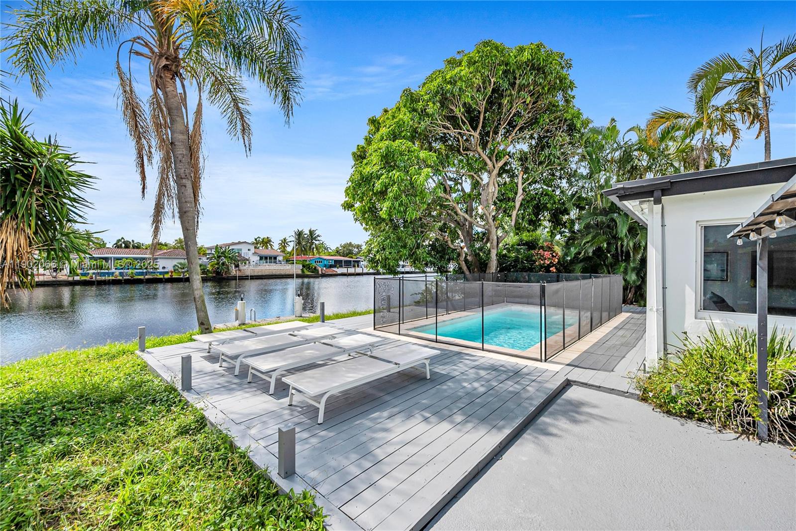 1040 NW 30th Ct