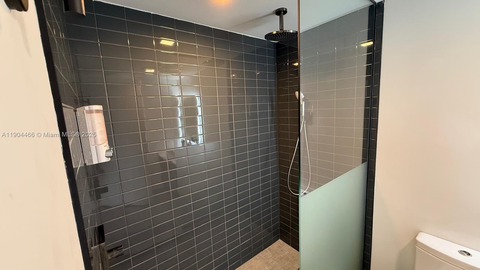 image Yotelpad Condominium9