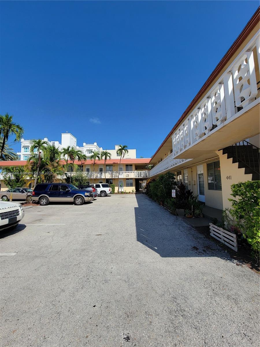 441 Collins Ave #12A