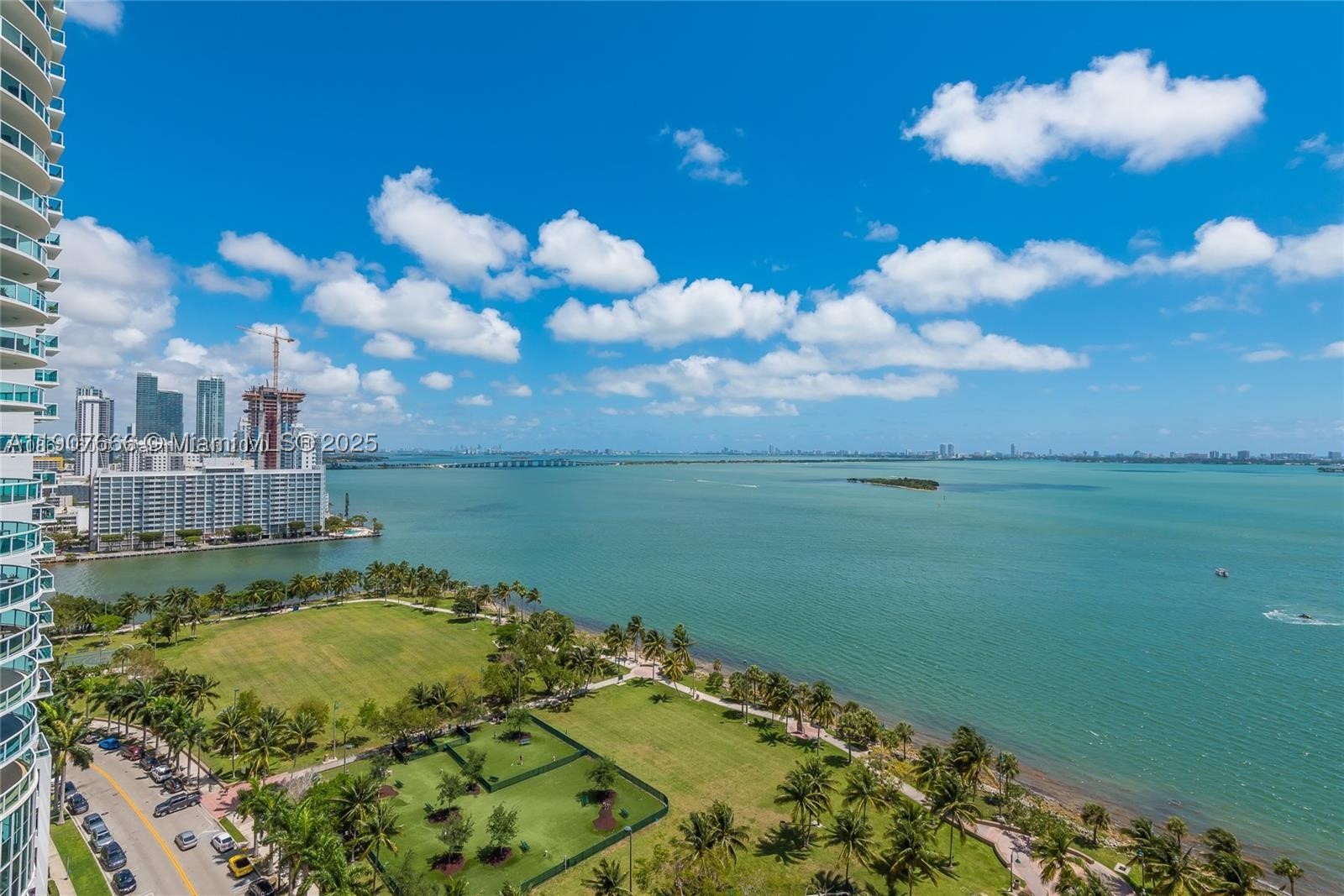 image Aria on the Bay32