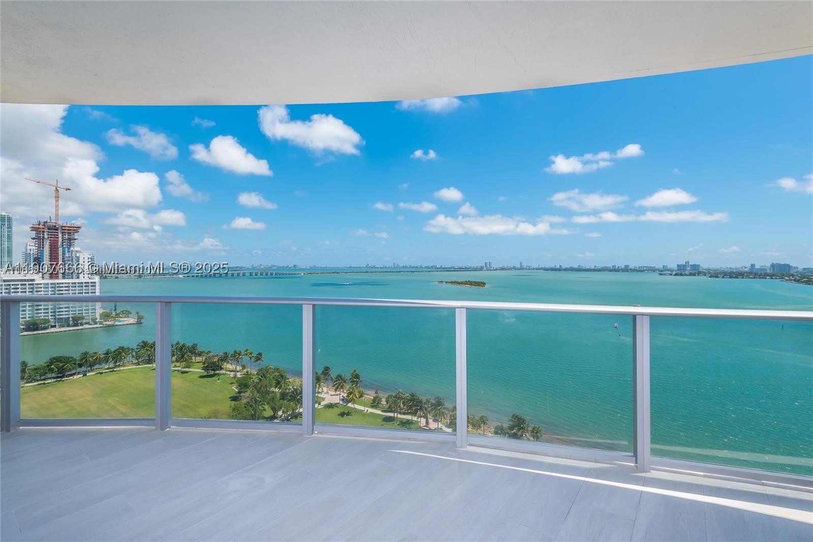 image Aria on the Bay33