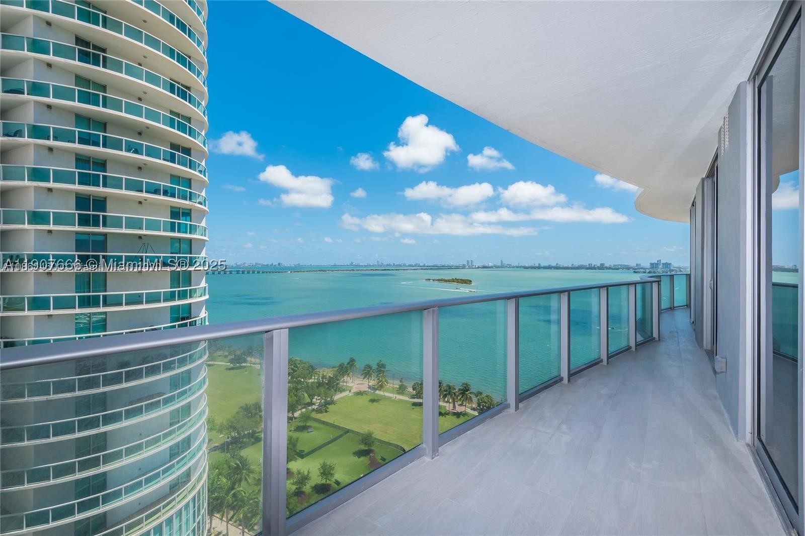 image Aria on the Bay35