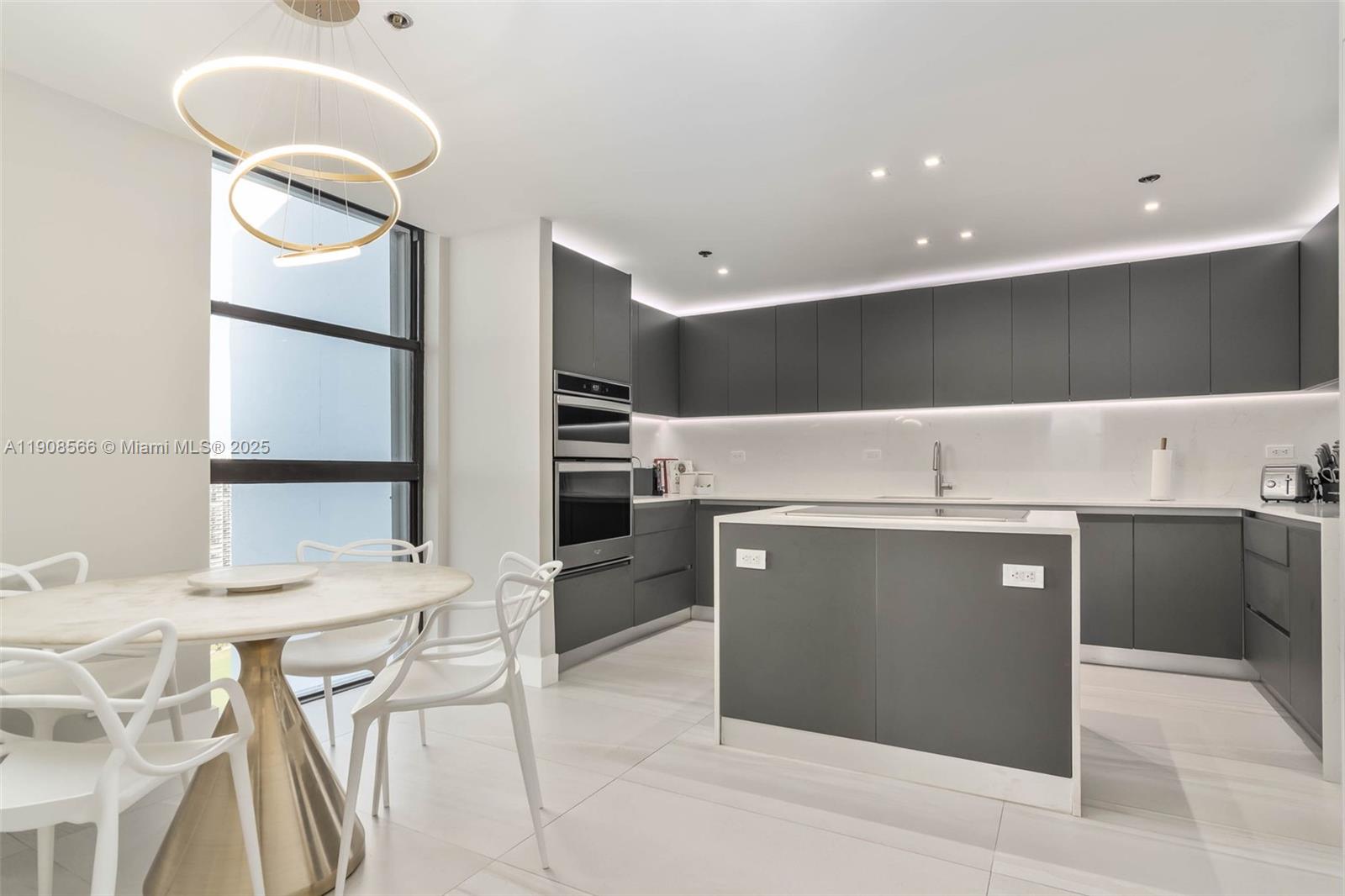 20355 NE 34th Ct #2728 Aventura, FL 33180