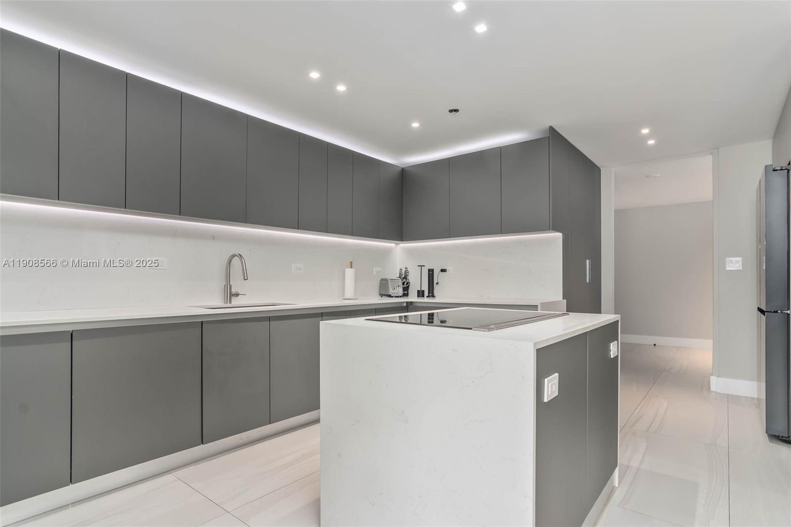 20355 NE 34th Ct #2728 Aventura, FL 33180