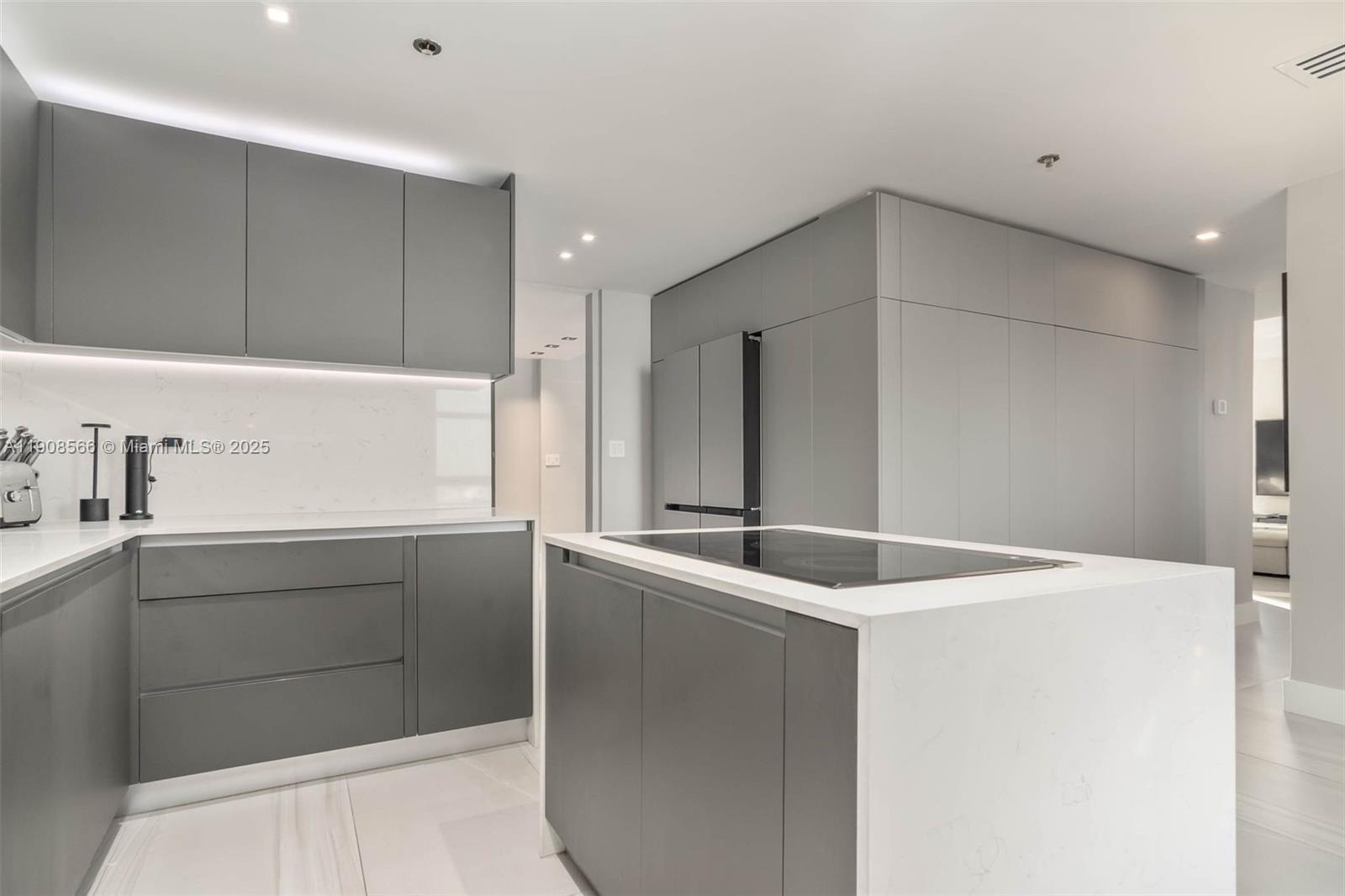 20355 NE 34th Ct #2728 Aventura, FL 33180