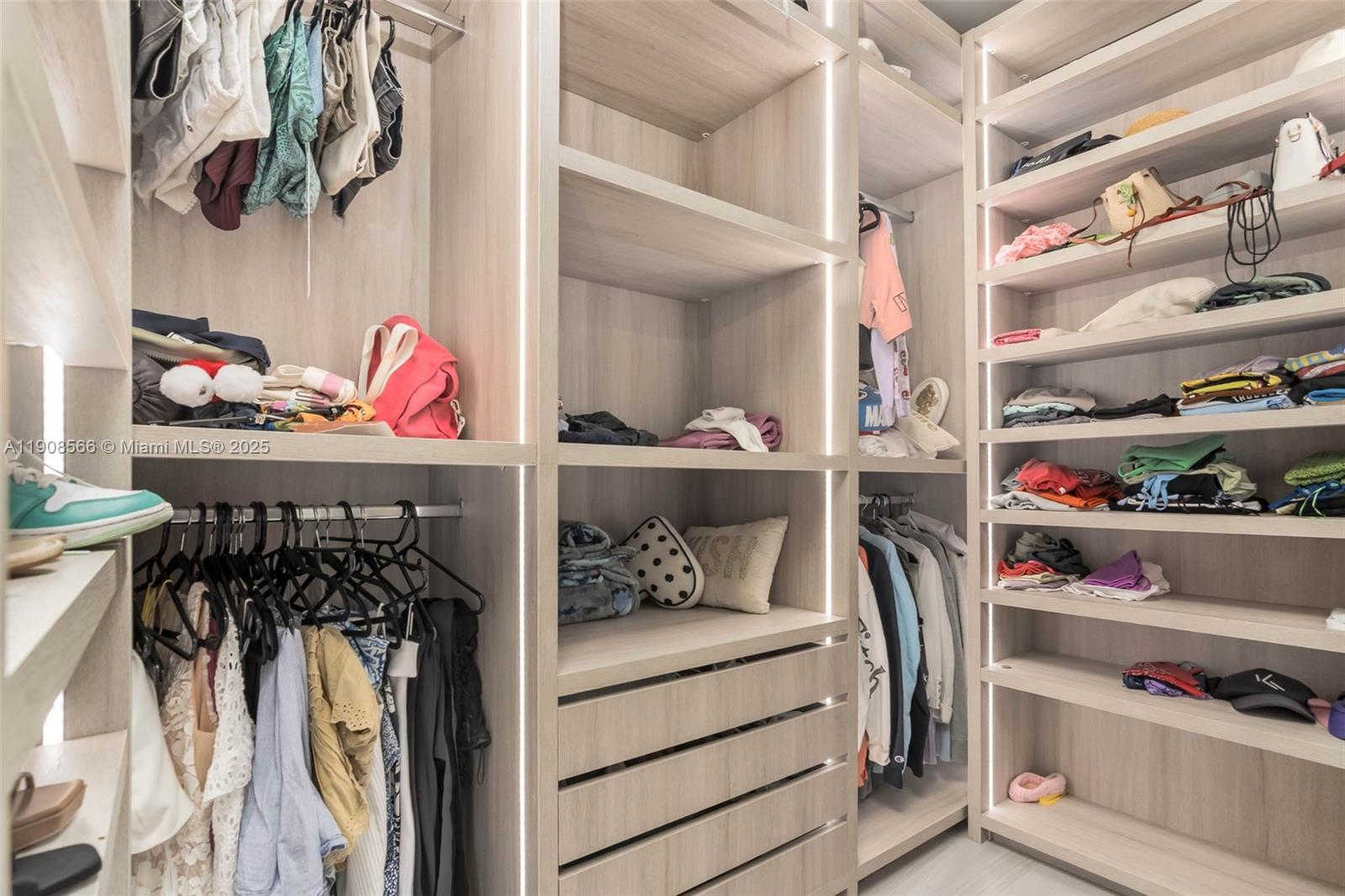 20355 NE 34th Ct #2728 Aventura, FL 33180