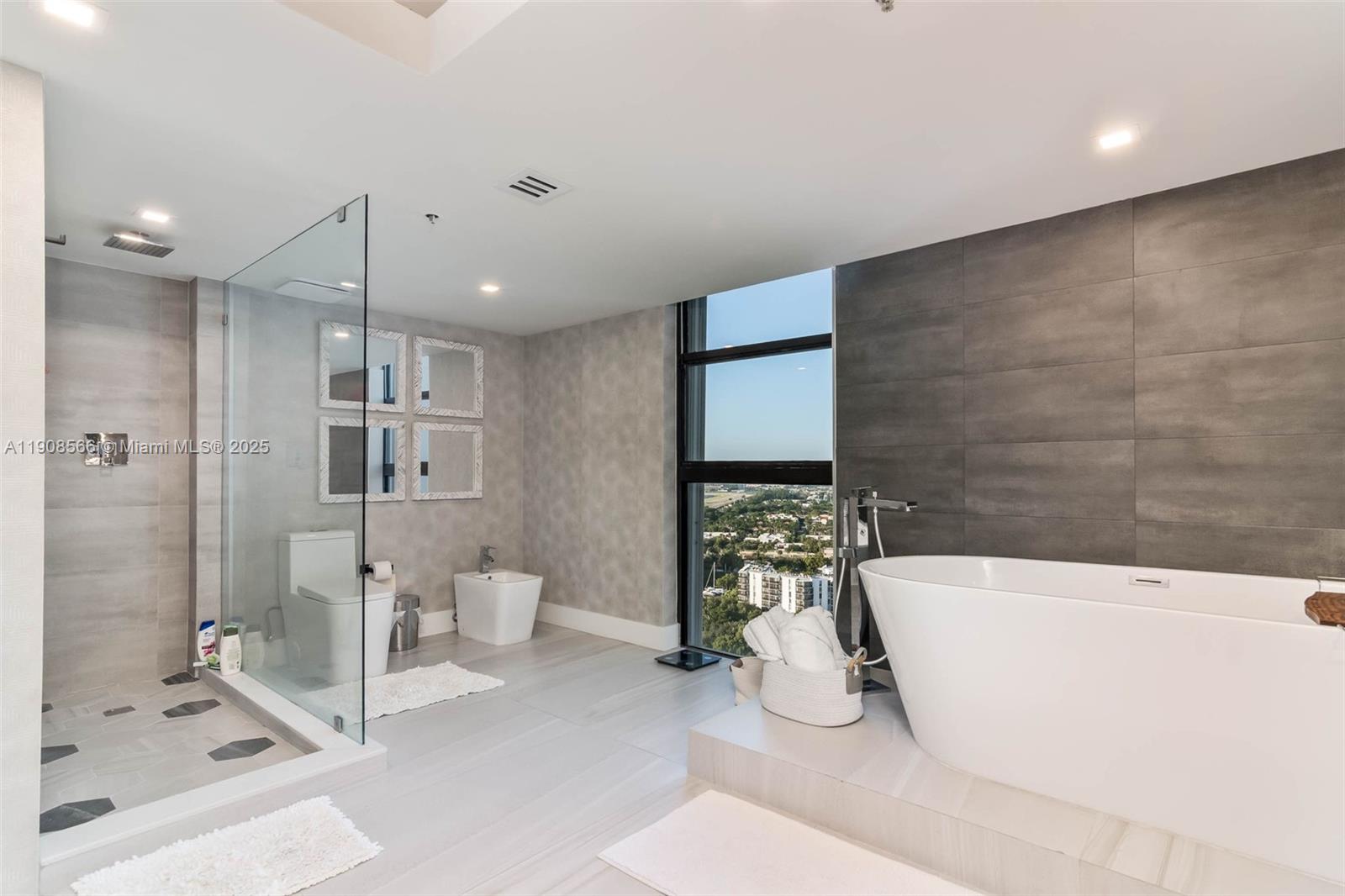 20355 NE 34th Ct #2728 Aventura, FL 33180