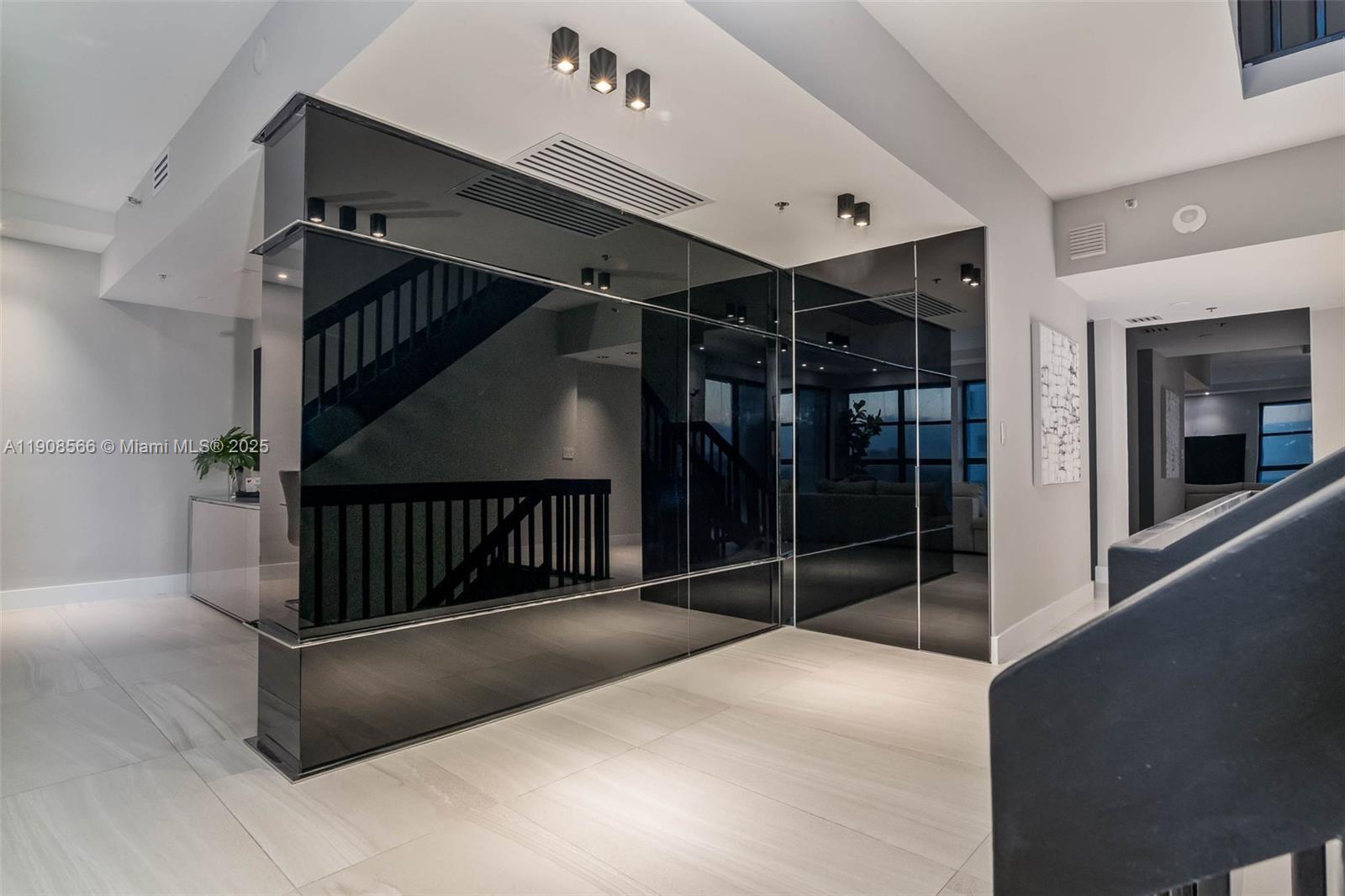 20355 NE 34th Ct #2728 Aventura, FL 33180