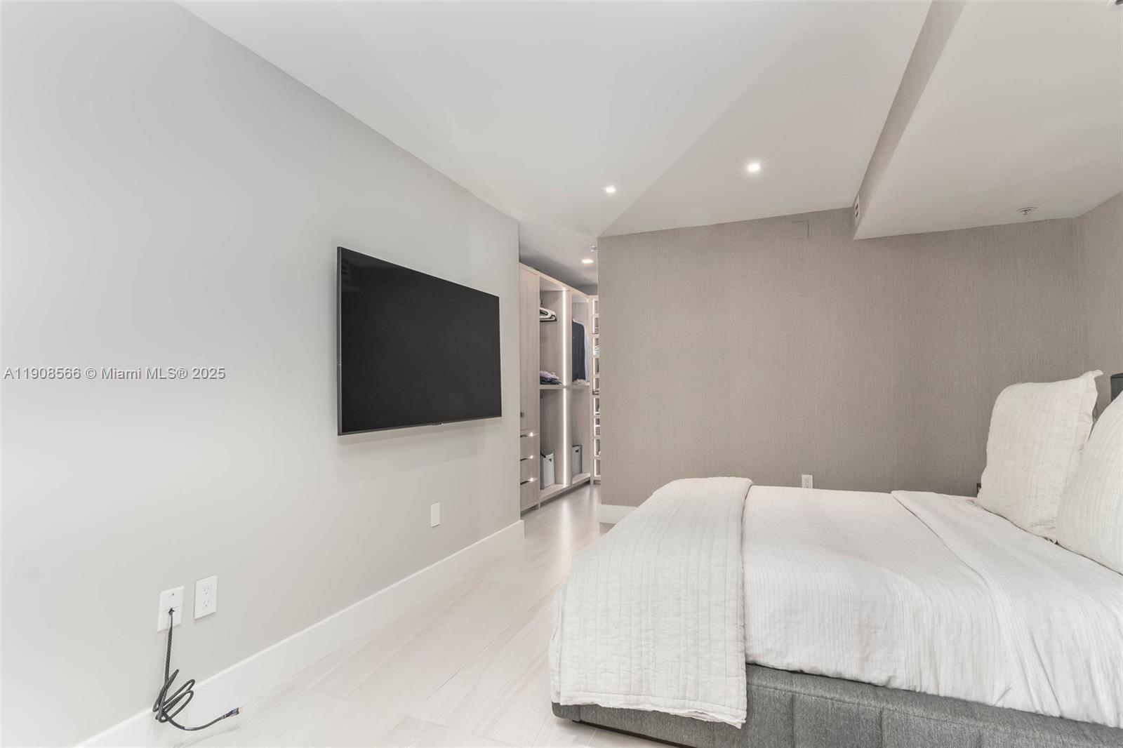 20355 NE 34th Ct #2728 Aventura, FL 33180