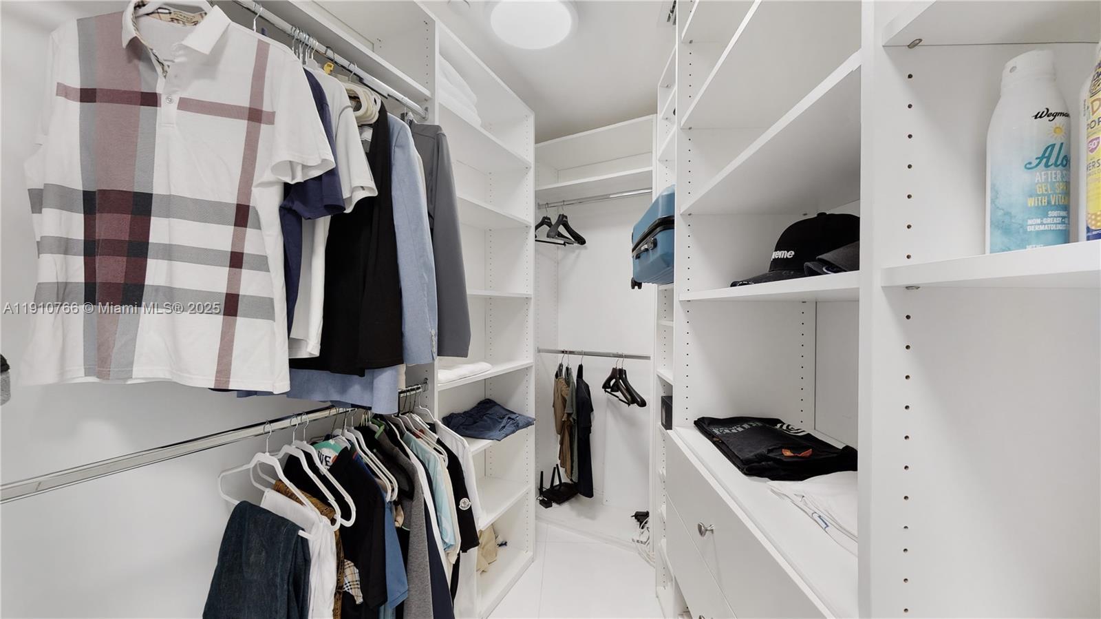 image Tdr Tower Iii Condo Unit9