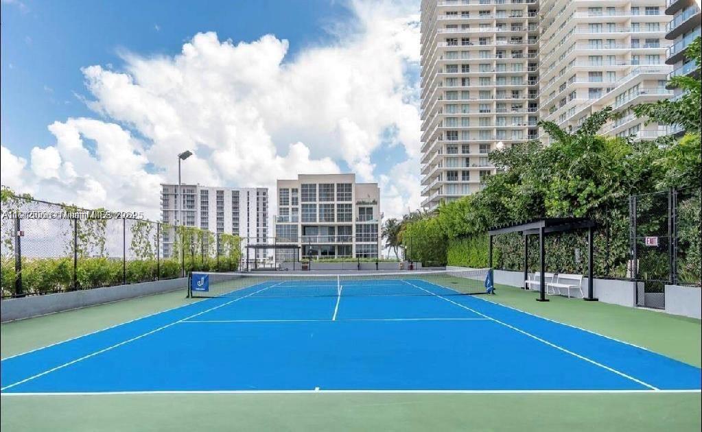121 NE 34th St #2811 Miami, FL 33137