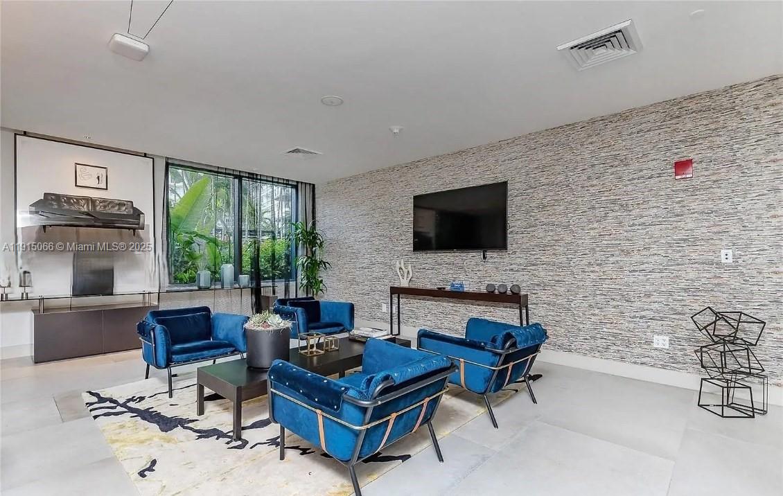 121 NE 34th St #2811 Miami, FL 33137