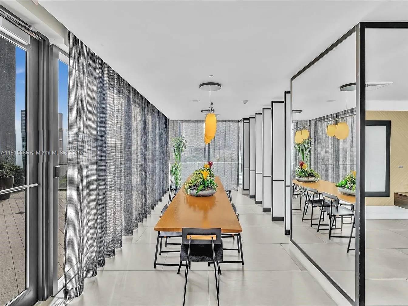 121 NE 34th St #2811 Miami, FL 33137