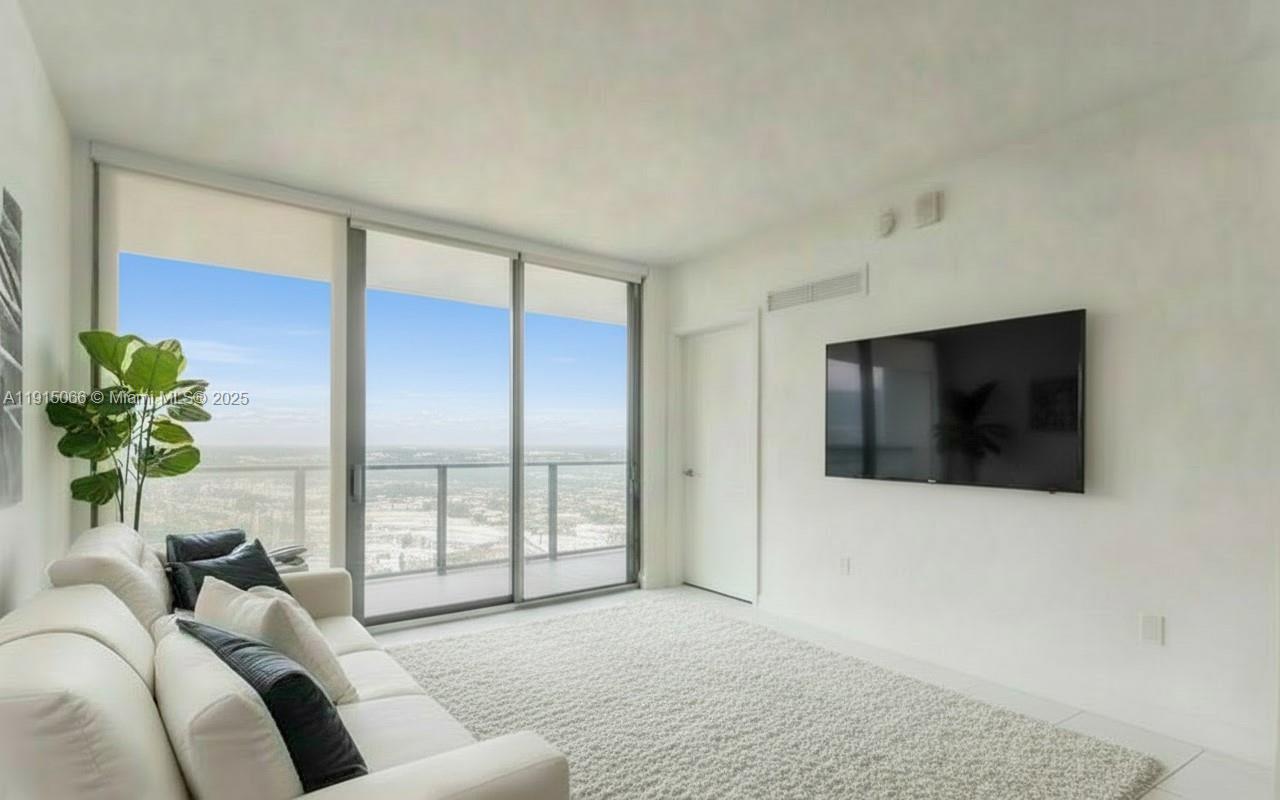 121 NE 34th St #2811 Miami, FL 33137