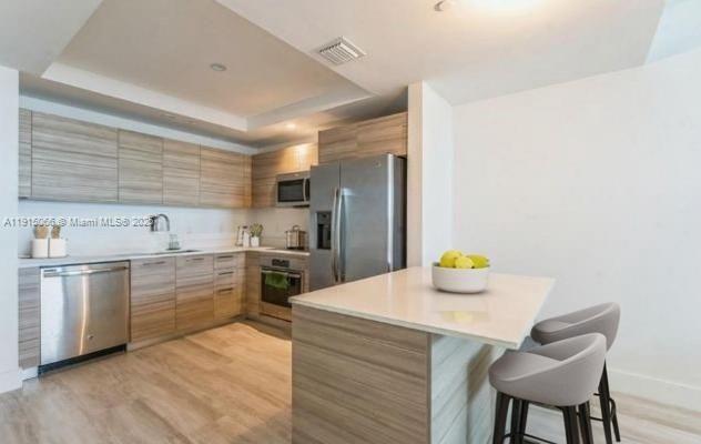 121 NE 34th St #2811 Miami, FL 33137