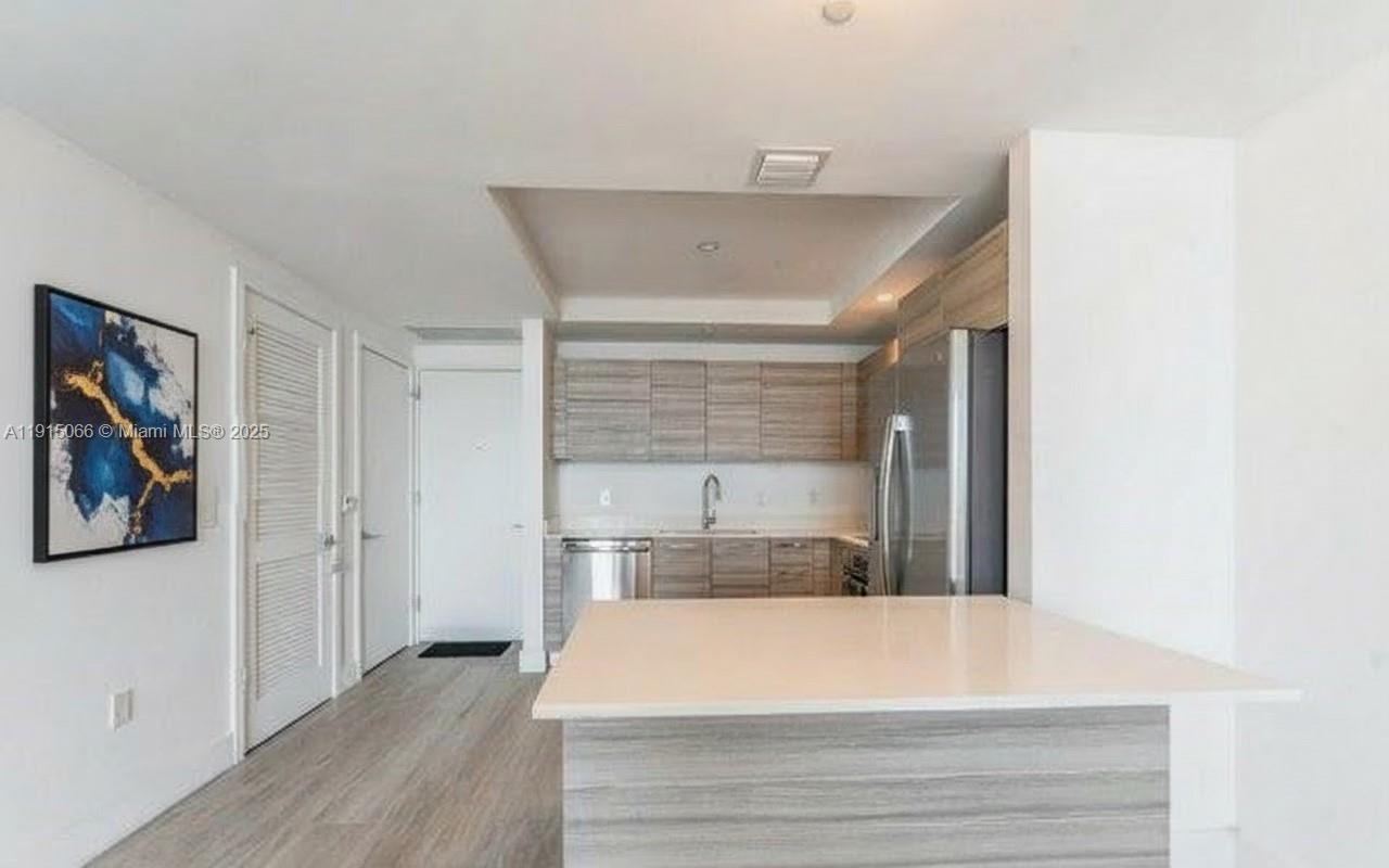 121 NE 34th St #2811 Miami, FL 33137