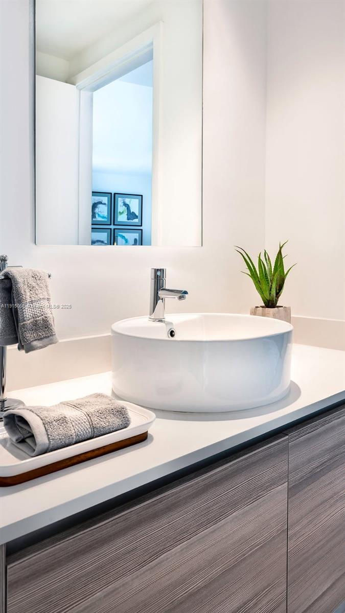 121 NE 34th St #2811 Miami, FL 33137