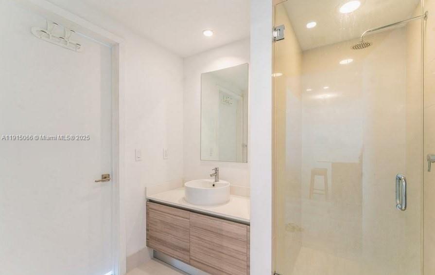 121 NE 34th St #2811 Miami, FL 33137