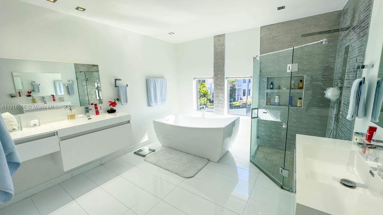 3024 NE 210th St Aventura, FL 33180