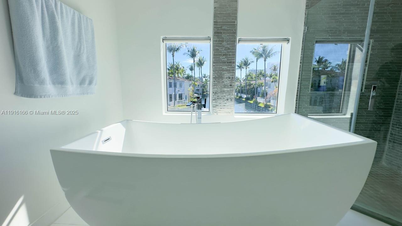 3024 NE 210th St Aventura, FL 33180