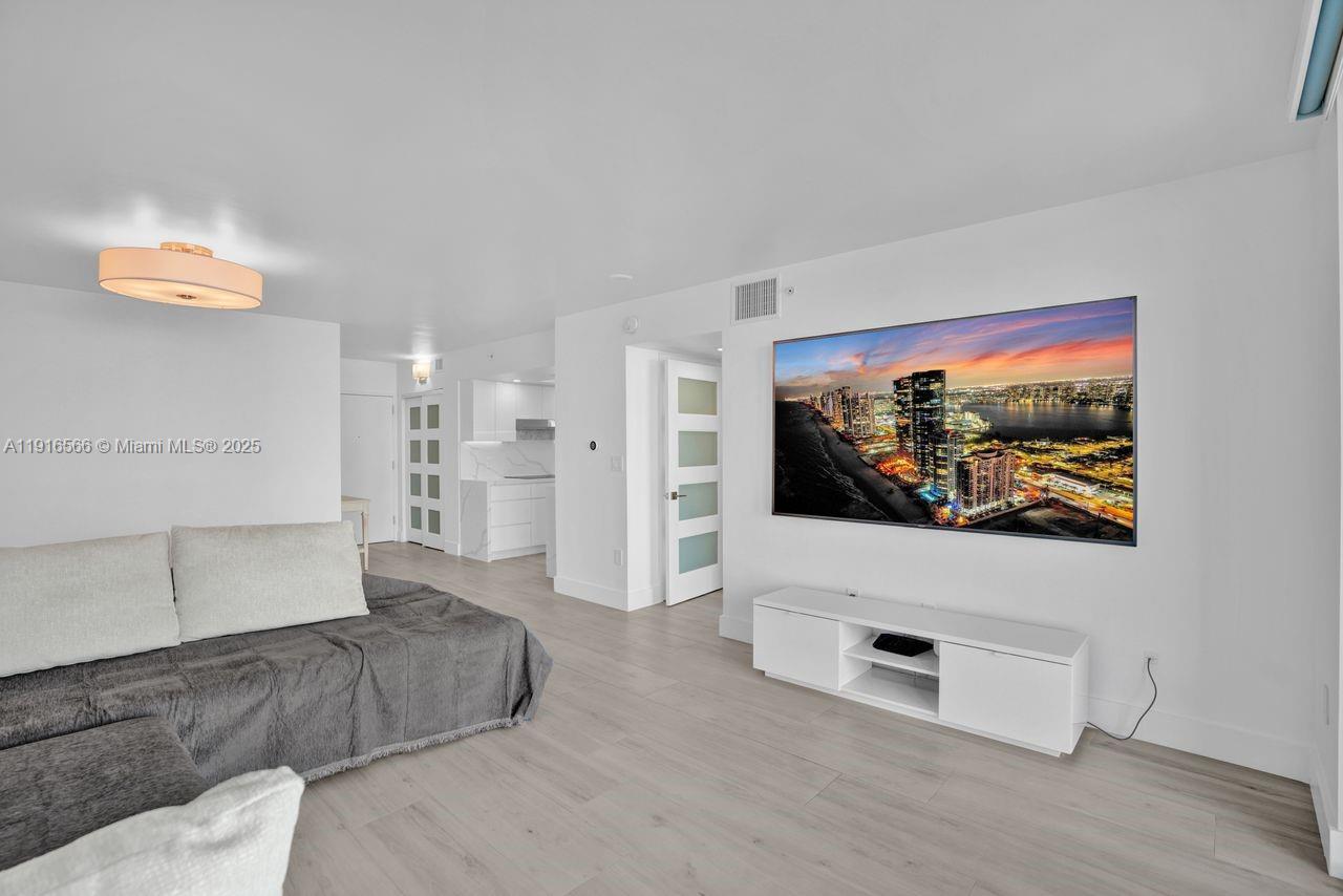 90 Alton Rd #1907 Miami Beach, FL 33139