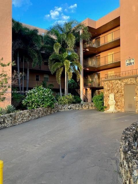 2861 Somerset Dr #409